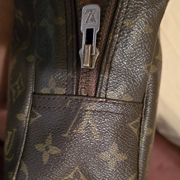 Authentic Louis Vuitton Monogram Trousse Toilette 28 Clutch/Cosmetic Bag - Picture 7 of 9